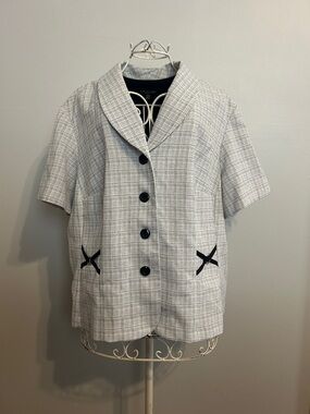 Perceptions Woman Short-Sleeve Jacket in Light Gray with Black Trim